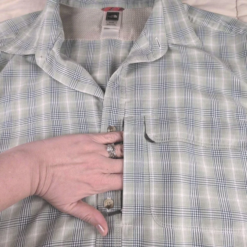 The North Face Mens XL Blue Green Plaid Short Sleeve Hiking Button Up Shirt